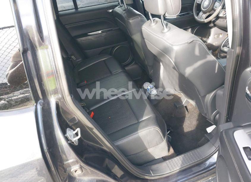 Photo 8 of 2014 Jeep Compass LATITUDE (VIN 1C4NJDEBXED643914)