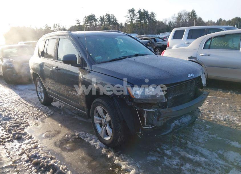 2014 Jeep Compass LATITUDE (VIN 1C4NJDEBXED699075) main photo