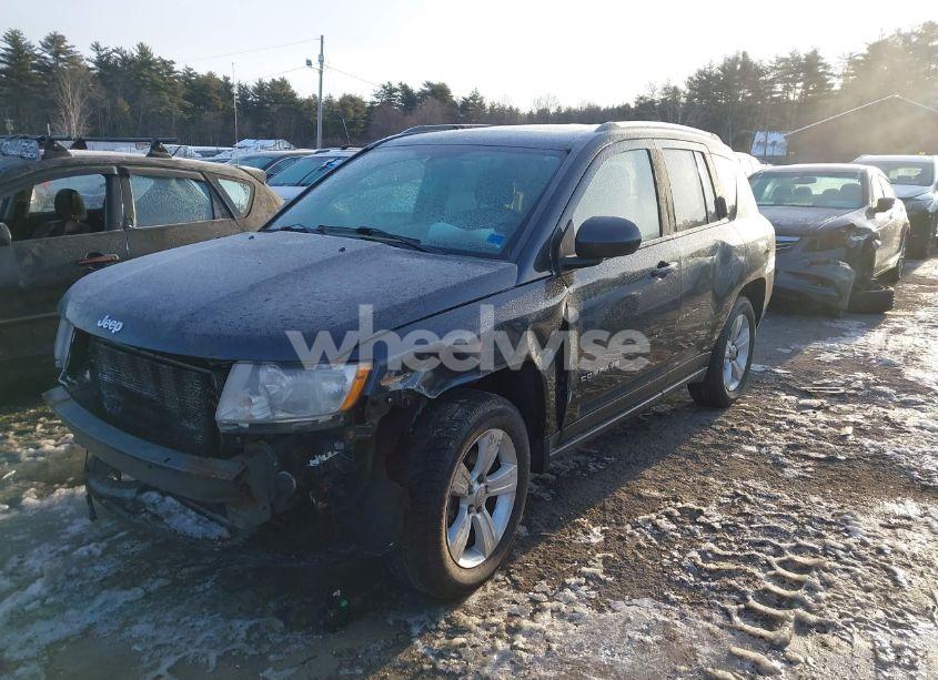 Photo 2 of 2014 Jeep Compass LATITUDE (VIN 1C4NJDEBXED699075)