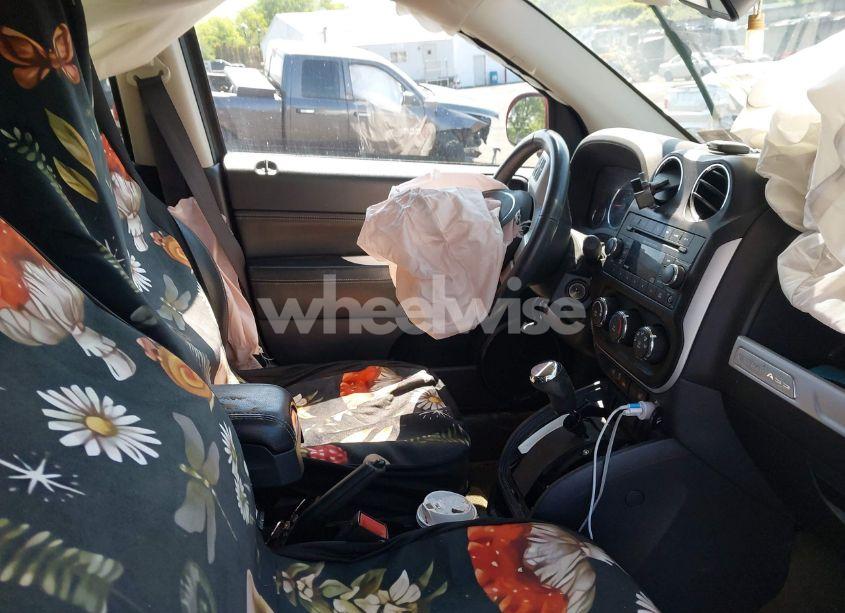 Photo 5 of 2016 Jeep Compass LATITUDE (VIN 1C4NJDEBXGD758192)