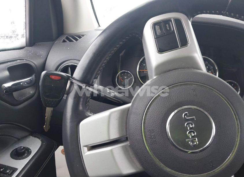 Photo 11 of 2016 Jeep Compass LATITUDE (VIN 1C4NJDEBXGD772724)