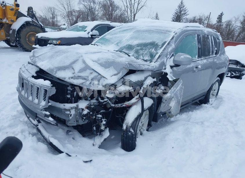 Photo 2 of 2016 Jeep Compass LATITUDE (VIN 1C4NJDEBXGD772724)