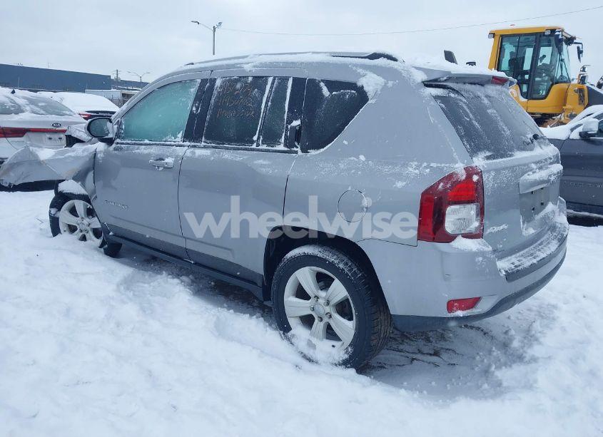 Photo 3 of 2016 Jeep Compass LATITUDE (VIN 1C4NJDEBXGD772724)