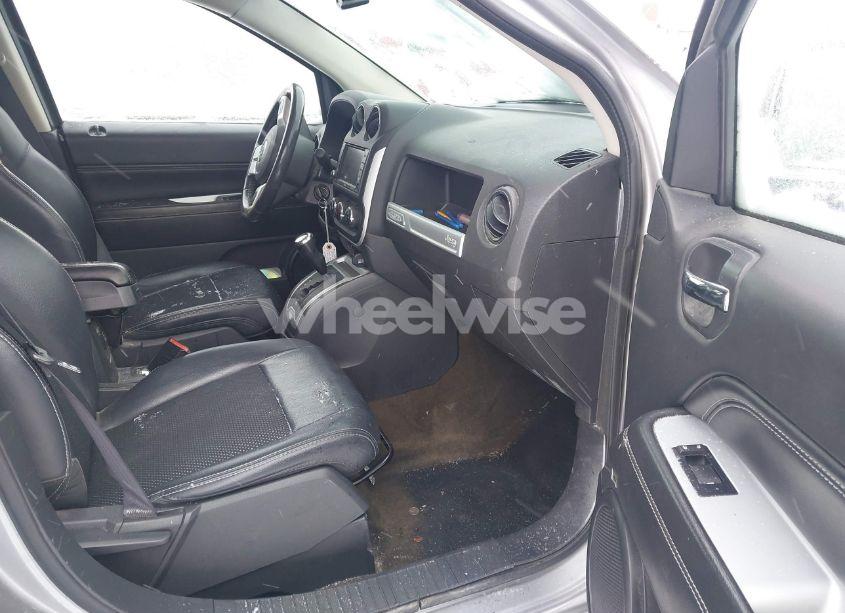 Photo 5 of 2016 Jeep Compass LATITUDE (VIN 1C4NJDEBXGD772724)