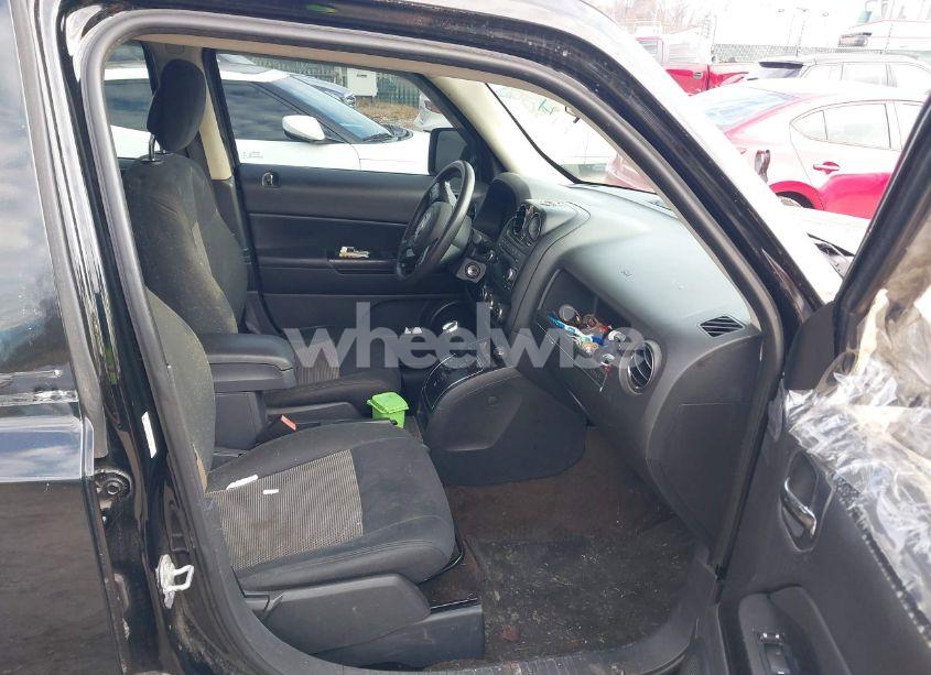 Photo 5 of 2014 Jeep Patriot SPORT (VIN 1C4NJPBA0ED659844)