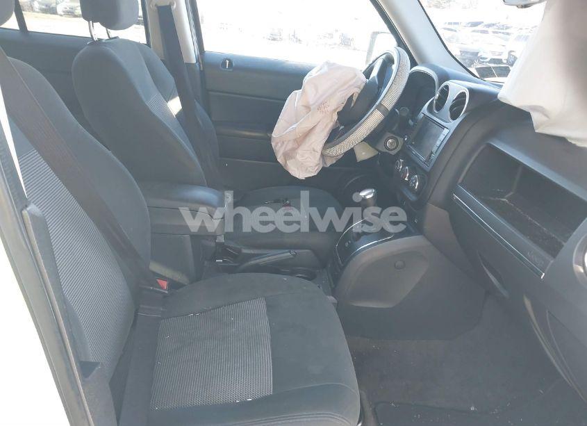 Photo 5 of 2016 Jeep Patriot SPORT (VIN 1C4NJPBA0GD526777)