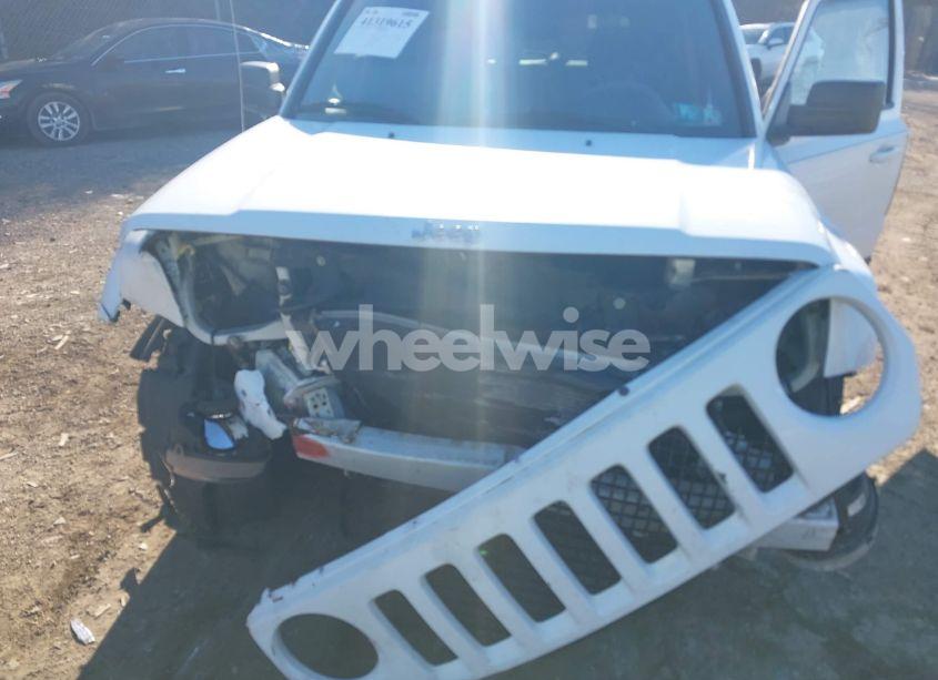 Photo 6 of 2016 Jeep Patriot SPORT (VIN 1C4NJPBA0GD526777)