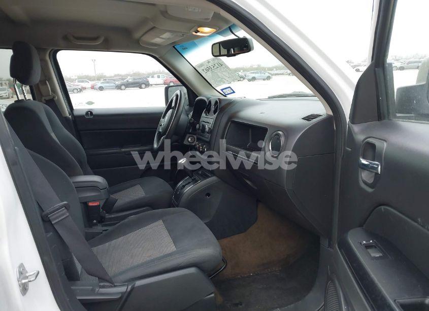 Photo 5 of 2016 Jeep Patriot SPORT (VIN 1C4NJPBA0GD669616)