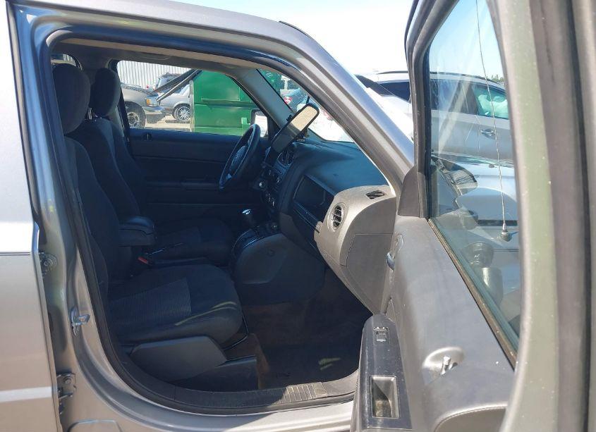 Photo 5 of 2016 Jeep Patriot SPORT (VIN 1C4NJPBA0GD677831)