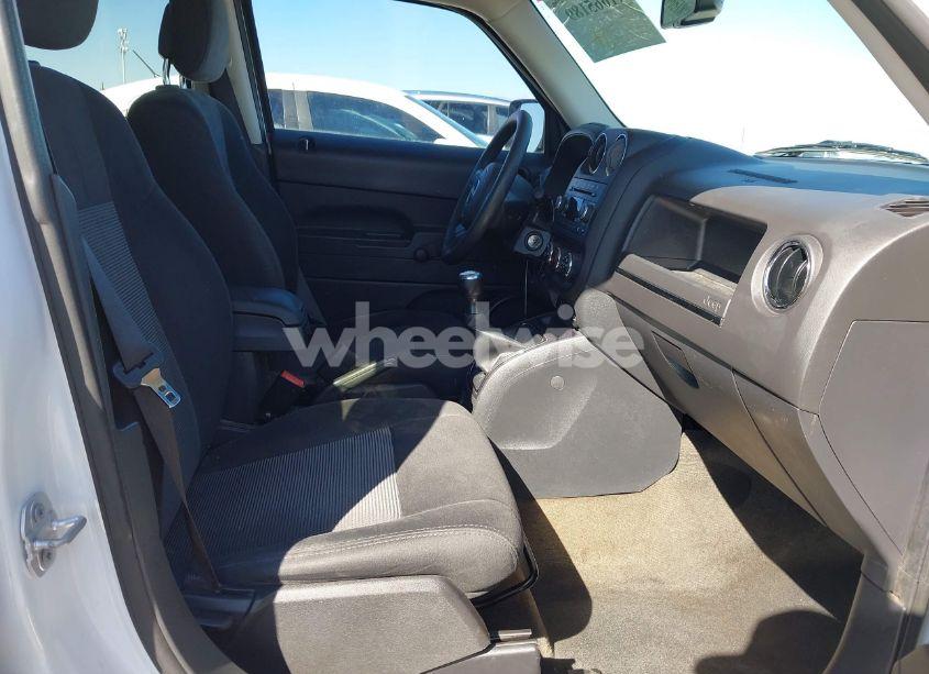 Photo 5 of 2016 Jeep Patriot SPORT (VIN 1C4NJPBA0GD698548)