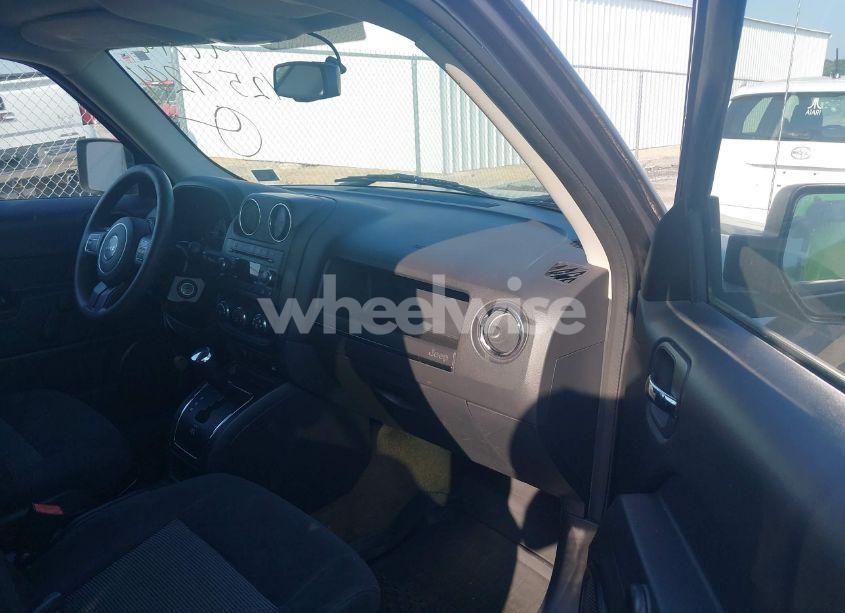 Photo 5 of 2016 Jeep Patriot SPORT (VIN 1C4NJPBA0GD727725)