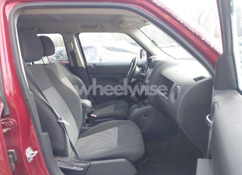 Photo 5 of 2016 Jeep Patriot SPORT (VIN 1C4NJPBA0GD732701)