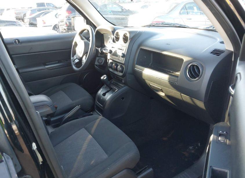 Photo 5 of 2012 Jeep Patriot SPORT (VIN 1C4NJPBA1CD670512)