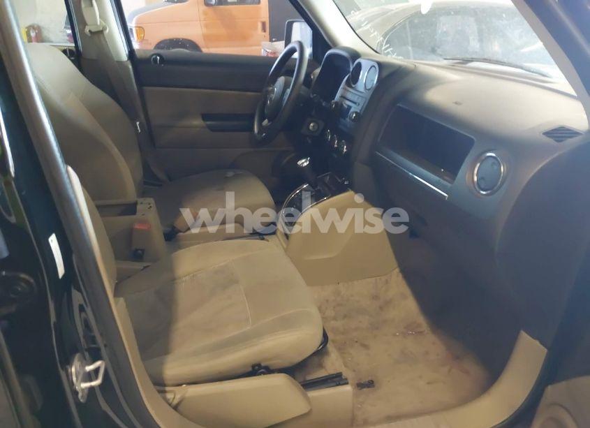 Photo 5 of 2014 Jeep Patriot SPORT (VIN 1C4NJPBA1ED645323)