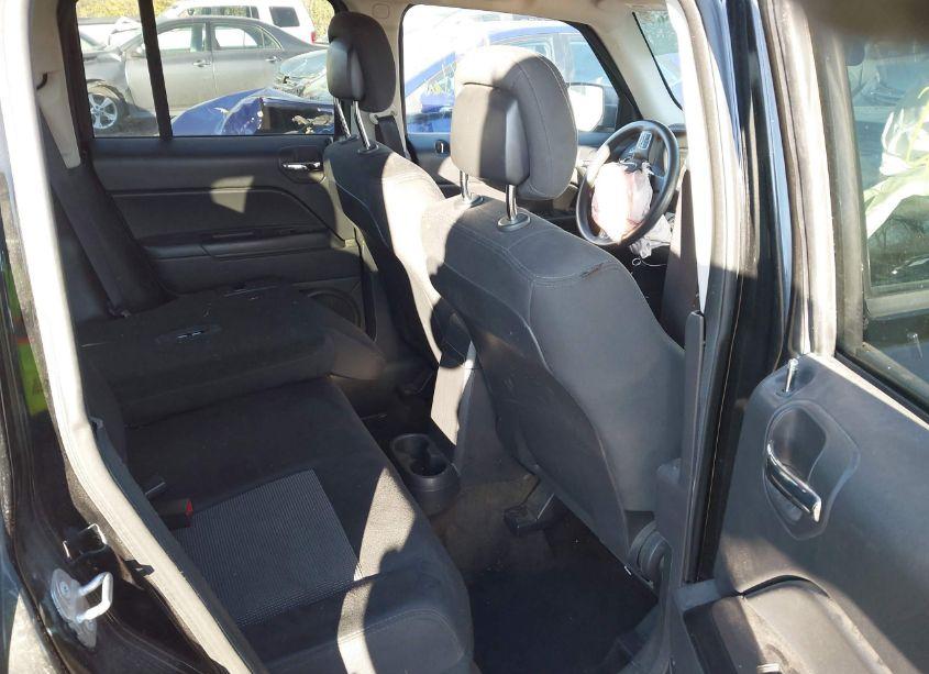 Photo 8 of 2014 Jeep Patriot SPORT (VIN 1C4NJPBA1ED731618)