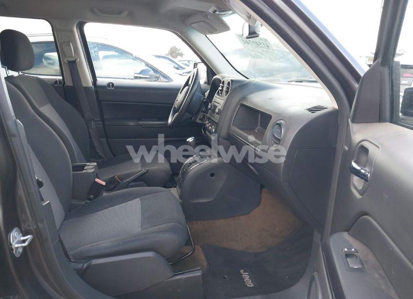 Photo 5 of 2016 Jeep Patriot SPORT (VIN 1C4NJPBA1GD722176)