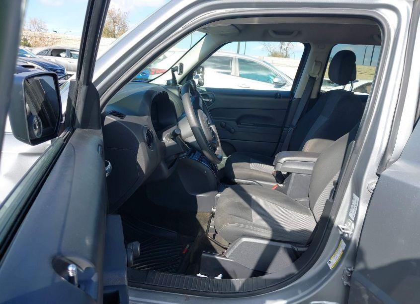 Photo 5 of 2016 Jeep Patriot SPORT (VIN 1C4NJPBA1GD787786)