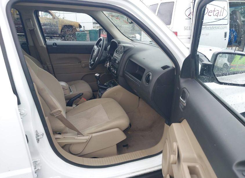 Photo 5 of 2016 Jeep Patriot SPORT (VIN 1C4NJPBA1GD793068)