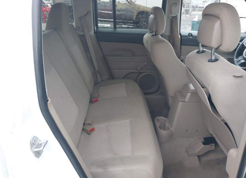 Photo 8 of 2016 Jeep Patriot SPORT (VIN 1C4NJPBA1GD793068)