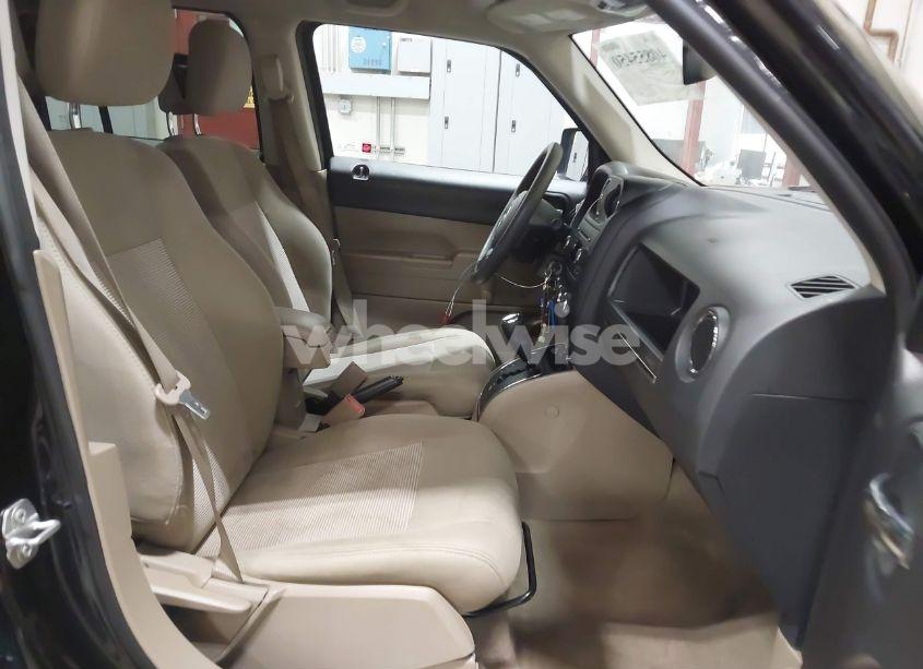 Photo 5 of 2017 Jeep Patriot SPORT FWD (VIN 1C4NJPBA1HD162077)