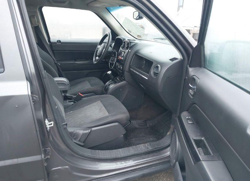 Photo 5 of 2014 Jeep Patriot SPORT (VIN 1C4NJPBA2ED774901)