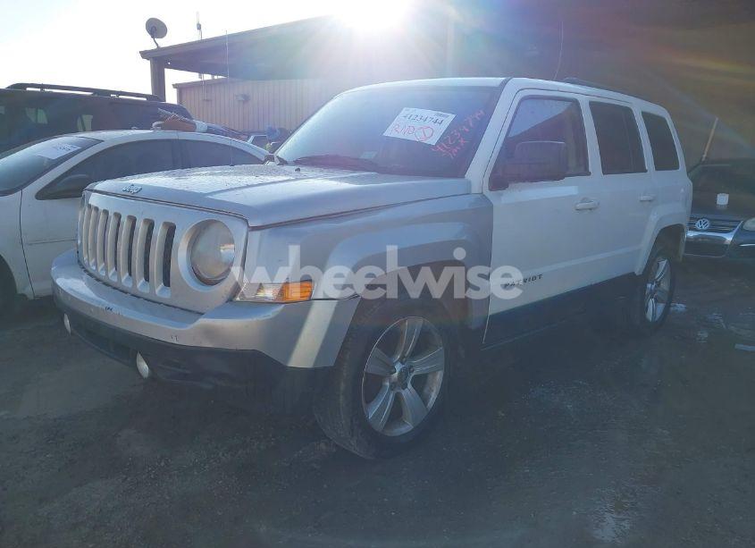 Photo 2 of 2014 Jeep Patriot SPORT (VIN 1C4NJPBA2ED882810)