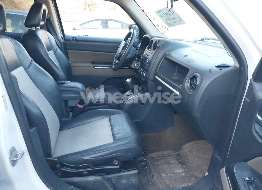 Photo 5 of 2014 Jeep Patriot SPORT (VIN 1C4NJPBA2ED882810)