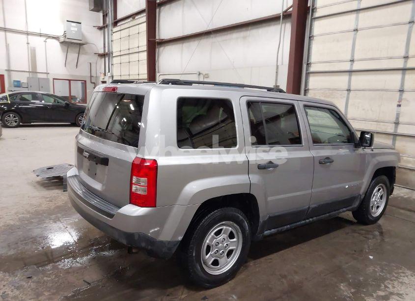 Photo 4 of 2015 Jeep Patriot SPORT (VIN 1C4NJPBA2FD400127)