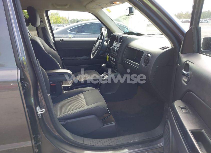 Photo 5 of 2016 Jeep Patriot SPORT (VIN 1C4NJPBA2GD735373)