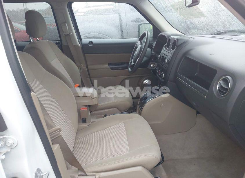 Photo 5 of 2016 Jeep Patriot SPORT (VIN 1C4NJPBA2GD754134)