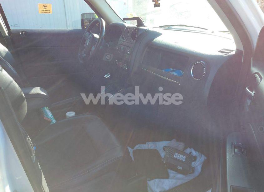 Photo 5 of 2016 Jeep Patriot SPORT SE (VIN 1C4NJPBA2GD812842)