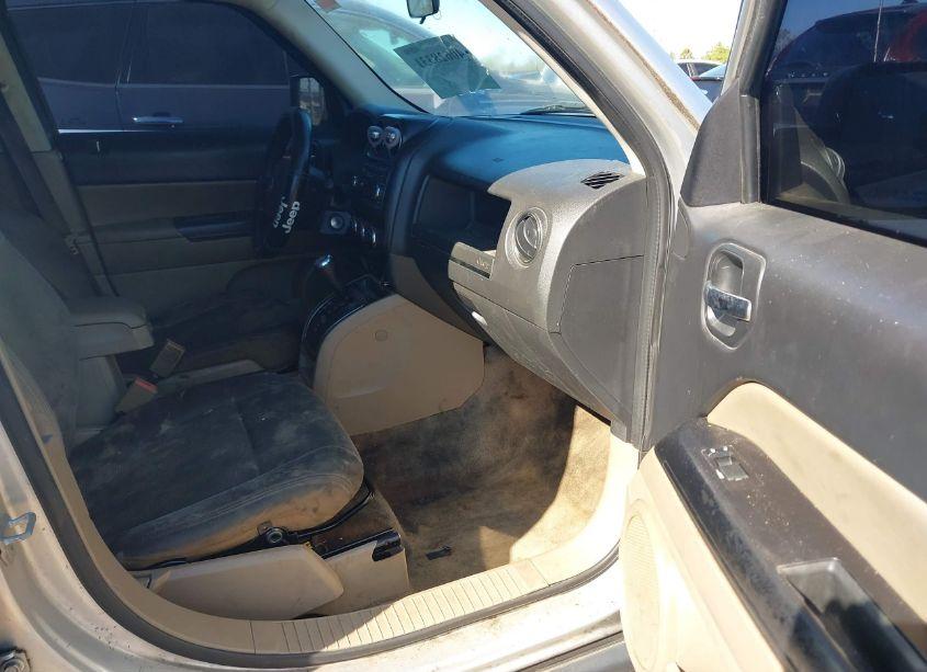 Photo 5 of 2014 Jeep Patriot SPORT (VIN 1C4NJPBA3ED506178)