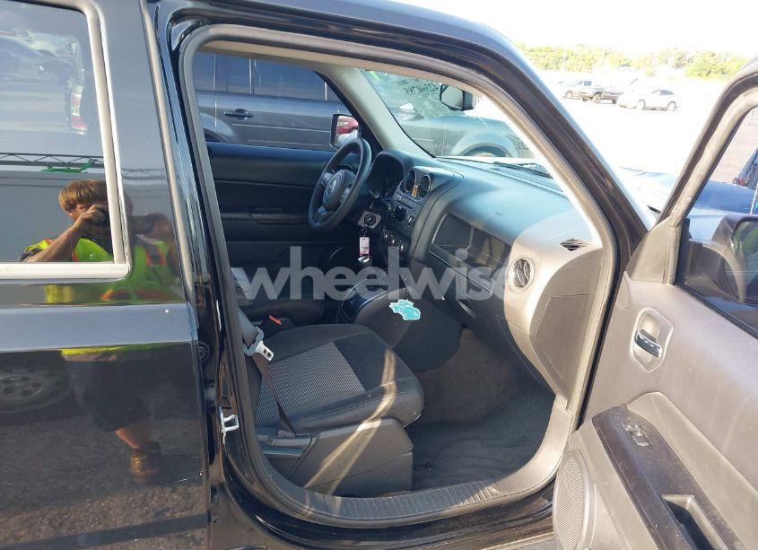 Photo 5 of 2014 Jeep Patriot SPORT (VIN 1C4NJPBA3ED720412)