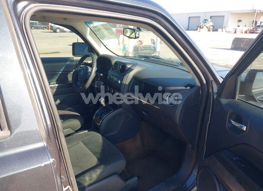 Photo 5 of 2014 Jeep Patriot ALTITUDE (VIN 1C4NJPBA3ED887384)