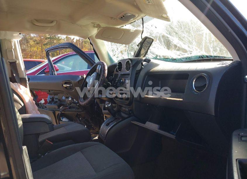 Photo 5 of 2016 Jeep Patriot SPORT (VIN 1C4NJPBA3GD656391)