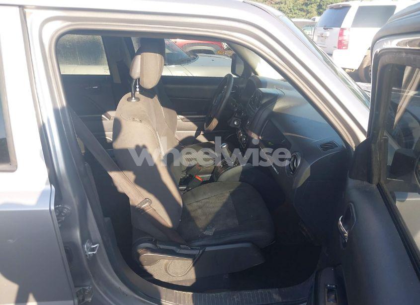 Photo 5 of 2016 Jeep Patriot SPORT (VIN 1C4NJPBA3GD732353)