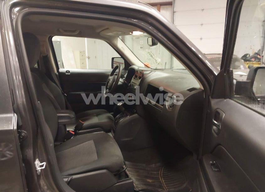 Photo 5 of 2016 Jeep Patriot SPORT (VIN 1C4NJPBA3GD811392)