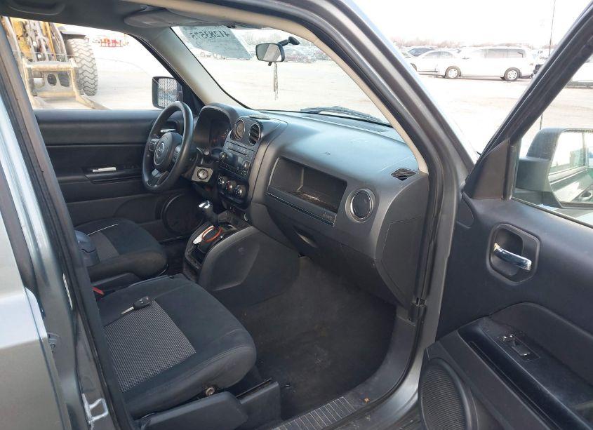 Photo 5 of 2012 Jeep Patriot SPORT (VIN 1C4NJPBA4CD619957)