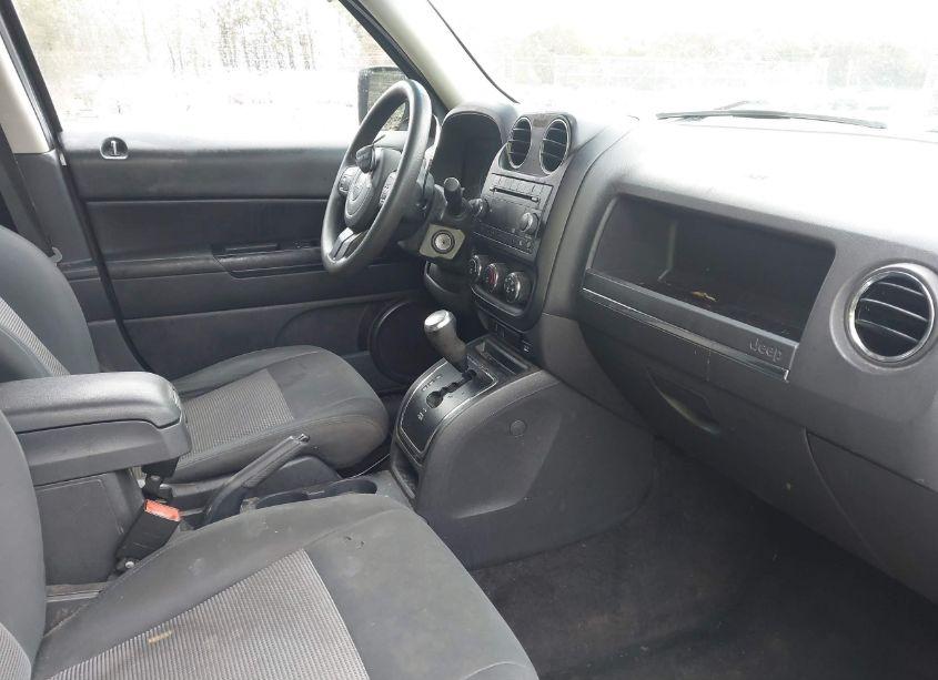 Photo 5 of 2014 Jeep Patriot SPORT (VIN 1C4NJPBA4ED506173)