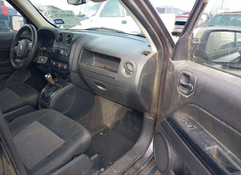 Photo 5 of 2014 Jeep Patriot ALTITUDE (VIN 1C4NJPBA4ED819238)