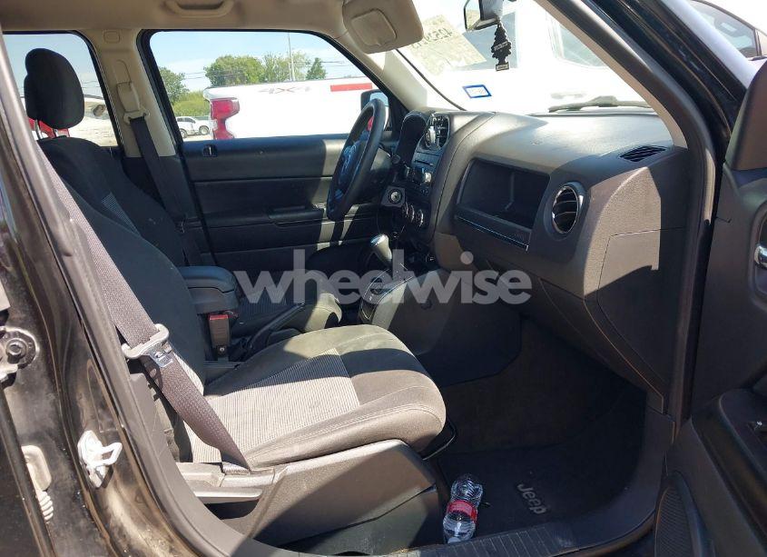 Photo 5 of 2016 Jeep Patriot SPORT (VIN 1C4NJPBA4GD550659)