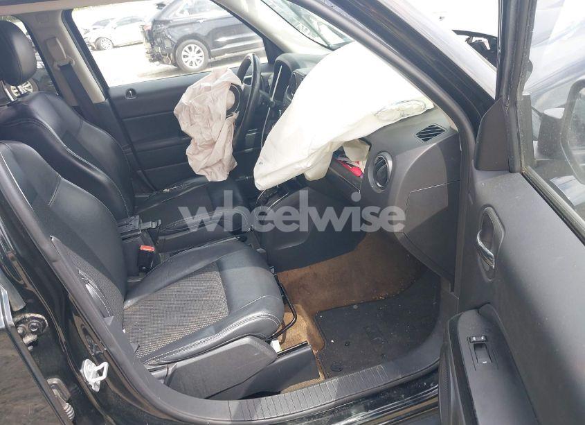 Photo 5 of 2016 Jeep Patriot SPORT SE (VIN 1C4NJPBA4GD642421)