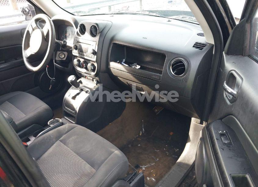 Photo 5 of 2016 Jeep Patriot SPORT (VIN 1C4NJPBA4GD693434)