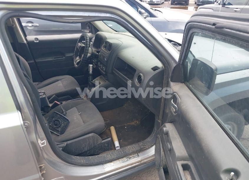 Photo 5 of 2016 Jeep Patriot SPORT (VIN 1C4NJPBA4GD738288)