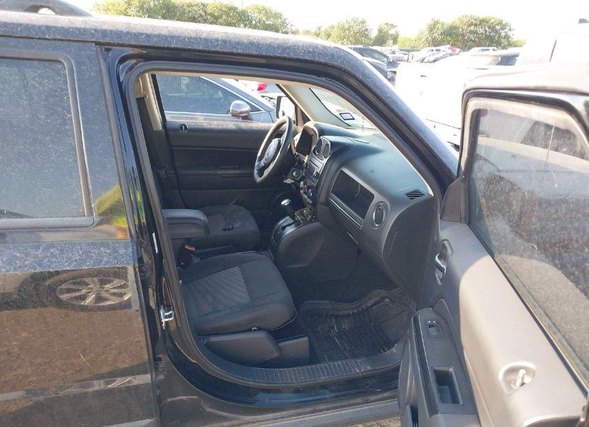 Photo 5 of 2012 Jeep Patriot SPORT (VIN 1C4NJPBA5CD684493)
