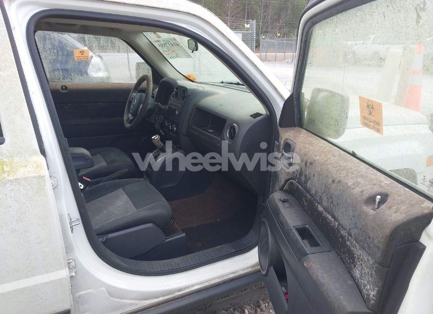 Photo 5 of 2015 Jeep Patriot SPORT (VIN 1C4NJPBA5FD285488)