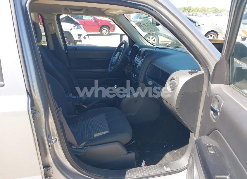 Photo 5 of 2016 Jeep Patriot SPORT (VIN 1C4NJPBA5GD688324)