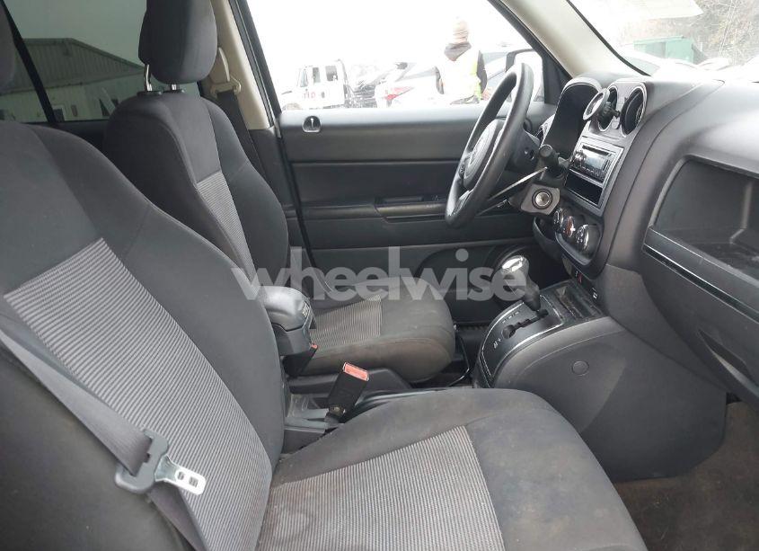 Photo 5 of 2016 Jeep Patriot SPORT (VIN 1C4NJPBA5GD700309)