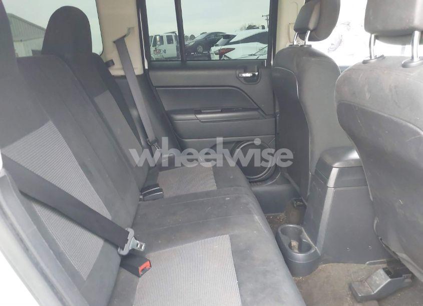 Photo 8 of 2016 Jeep Patriot SPORT (VIN 1C4NJPBA5GD700309)