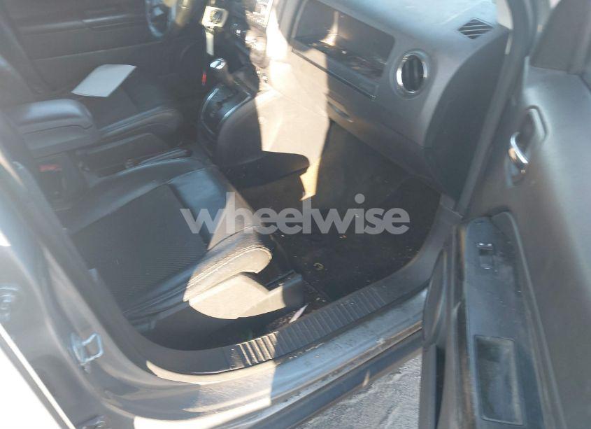 Photo 5 of 2016 Jeep Patriot SPORT SE (VIN 1C4NJPBA5GD738350)